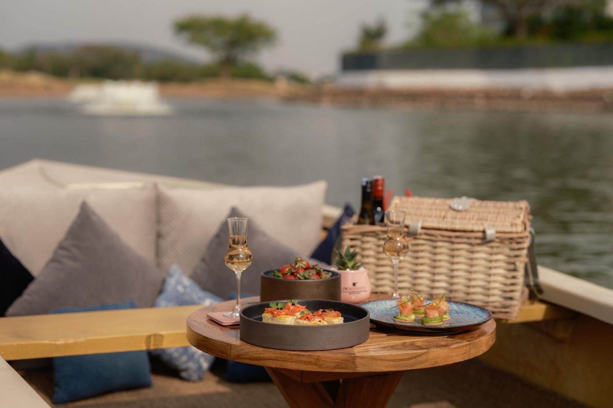 Jw Marriott Hotel Bengaluru Prestige Golfshire Resort & Spa Avati Bagian luar foto